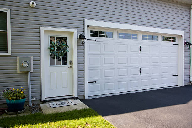 24/7 Emergency Garage Door Panel Replacement experts in Loogootee, IN